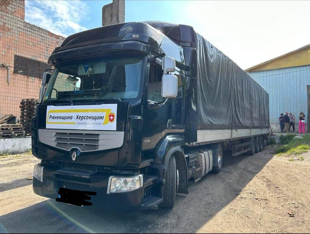 Цього разу вантажівку заповнили інструментами та харчами